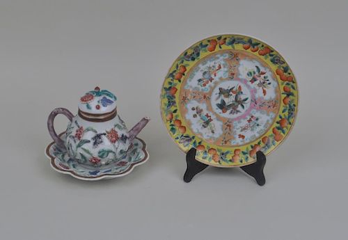 CHINESE EXPORT PORCELAIN TEAPOT,