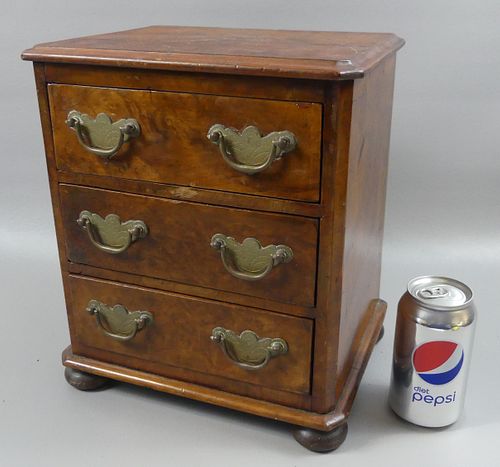 MINI ANTIQUE CHEST OF DRAWERSMiniature 38360e