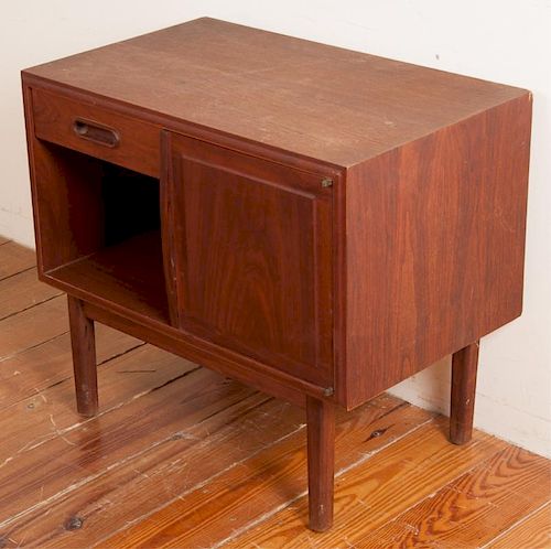 MID-CENTURY NIGHTSTAND/ SIDE TABLEWith
