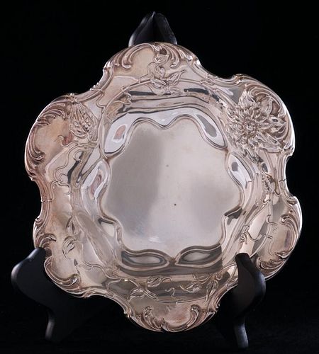 MERIDEN STERLING SILVER BOWLWith repousse