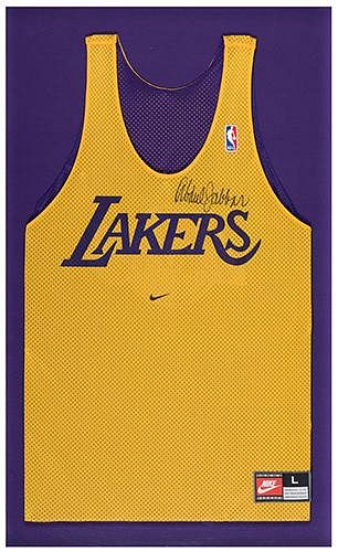 KAREEM ABDUL-JABBAR FRAMED SIGNED JERSEY.Kareem