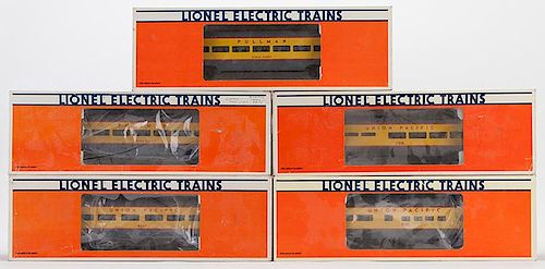 GROUP OF FIVE LIONEL ELECTRIC TRAIN 386e0e