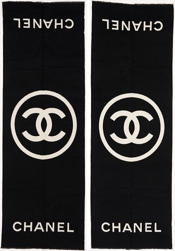 PAIR OF CHANEL CC LOGO REVERSIBLE 387151