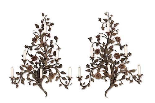 A PAIR OF FLORAL BOUQUET FORM WALL 384f28