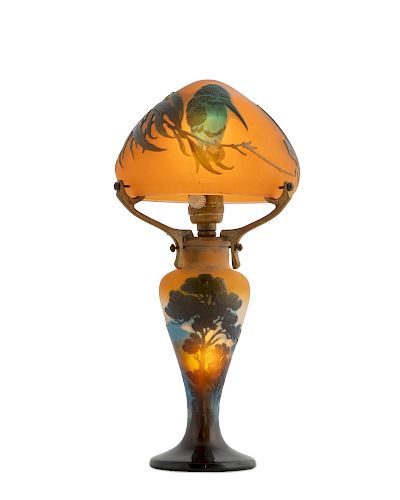 A GALLE CAMEO GLASS BOUDOIR LAMP, HUMMINGBIRDA
