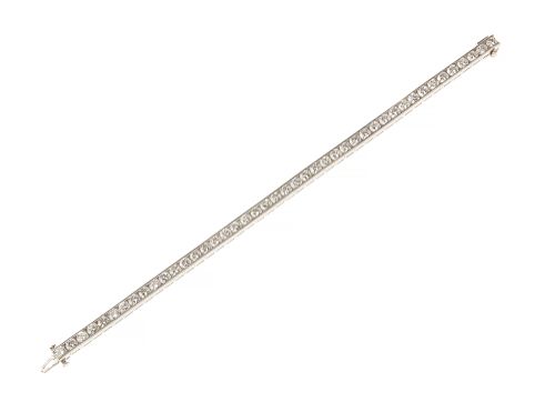 A DIAMOND AND PLATINUM LINE BRACELETA 3852d0