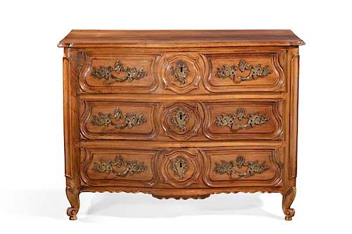 A LOUIS XV PROVINCIAL WALNUT COMMODEA 3853ab