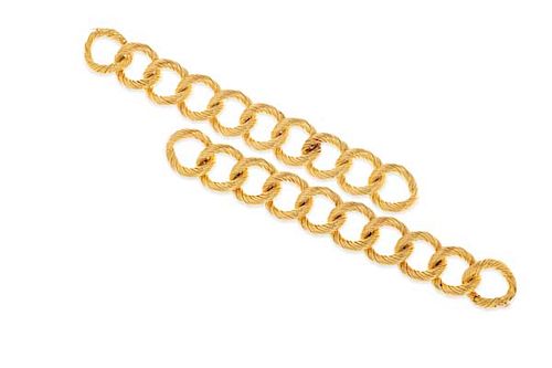 A PAIR OF MATCHING 18K GOLD BRACELETS  38545b