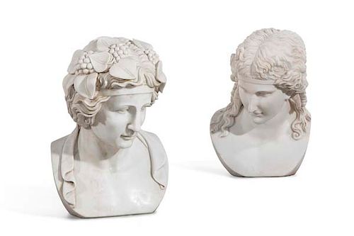 A PAIR OF CLASSICAL STYLE CARVED 385550