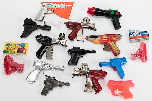 COLLECTION OF 13 VINTAGE TOY PISTOLS Collection 38593e