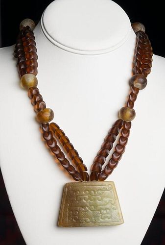 CARVED JADE PENDANT NECKLACEDouble