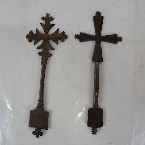 TWO IRON CROSS KEYSTwo iron cross keys.