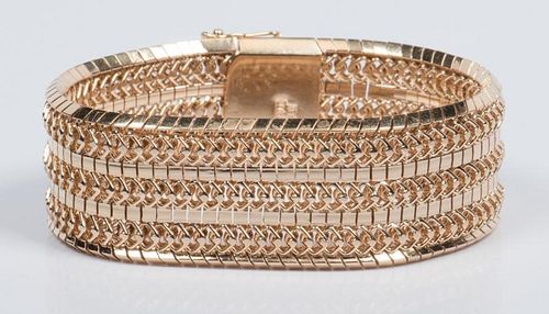 18K LINK BRACELET, 85.1 GRAMS18K