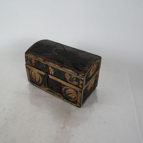 ANTIQUE FOLK ART DOME BOX TRUNKAntique 38865c