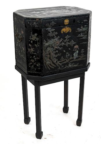 ANTIQUE JAPANESE EXPORT-STYLE BOX