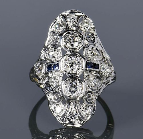 ART DECO DIAMOND AND SAPPHIRE RINGPlatinum