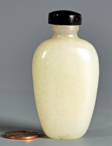 QING WHITE JADE SNUFF BOTTLEHetian