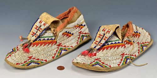 PAIR OF NATIVE AMERICAN BEADED MOCCASINSNative
