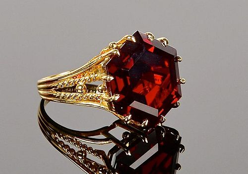 14K YELLOW GOLD RING W/ GARNET14K