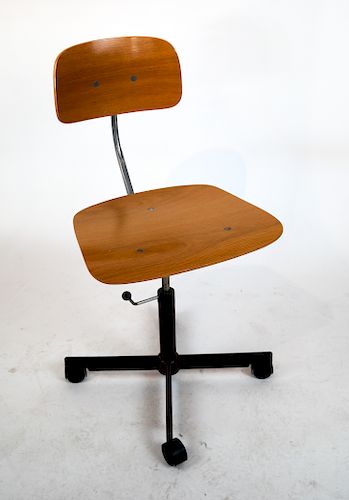 EAMES-STYLE SWIVEL SIDE CHAIREames-style