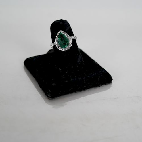 PLATINUM DIAMOND AND EMERALD RINGLadies 388270