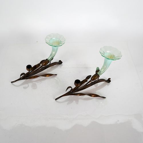 PAIR OF CANDLEHOLDERS WITH VASE