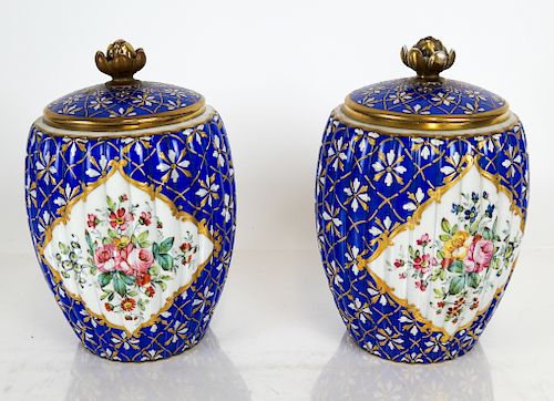 PAIR OF FRENCH PORCELAIN COVERED 388362