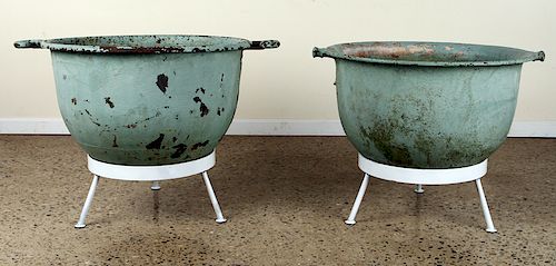 PAIR LARGE PAINTED CAST IRON GARDEN 38acc6