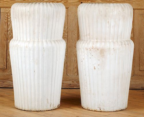 PAIR ITALIAN MODERNIST ERTHENWARE