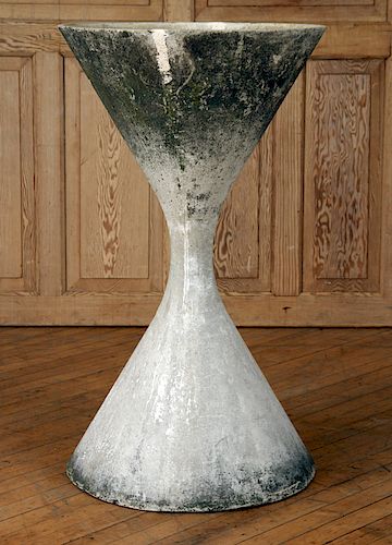 A WILLY GUHL HOUR GLASS FORM GARDEN