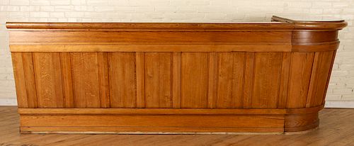 A LARGE OAK BAR IN TWO PARTS C 1920A 38aeab