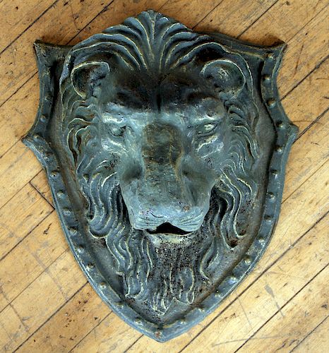 GREEN PAINTED CAST IRON LION ON 38aee7