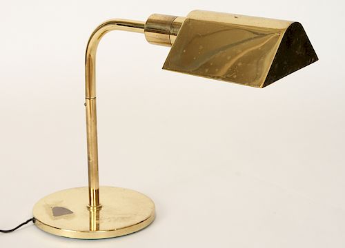 PETITE BRASS TABLE LAMP MANNER