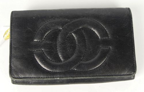 CHANEL BLACK LADIES LEATHER WALLETMeasures 38b5a4