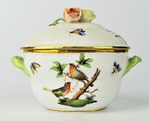 HEREND QUEEN VICTORIA COVERED PORCELAIN