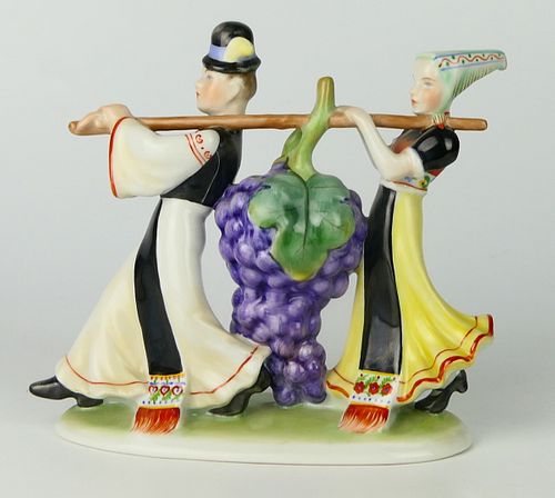 HEREND HUNGARIAN FIGURINE HARVESTING 38b607