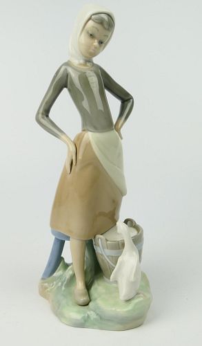 LLADRO GIRL WITH GOOSE AND MILK