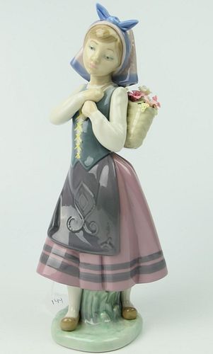 LLADRO GIRL CARRYING FLOWERS 10 GLOSSY Condition  38b6e4