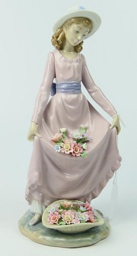 LLADRO GIRL WITH FLOWERS ON SKIRT 38b6e5