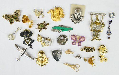 LARGE LOT OF 23 PIECES FIGURAL 38b7af