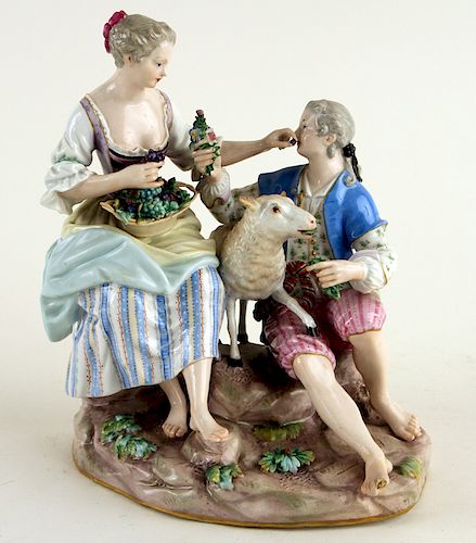 ANTIQUE MEISSEN PORCELAIN COURTING 38b7c4