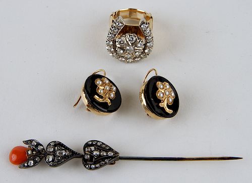 GROUPING OF THREE GOLD ITEMS 10 38b810