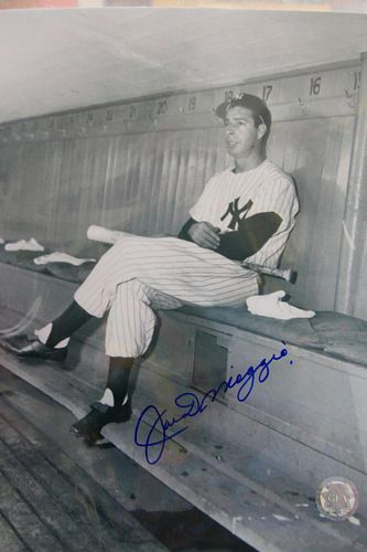 JOE DIMAGGIO AUTOGRAPHED 8 X 10 PHOTOGRAPHJoe