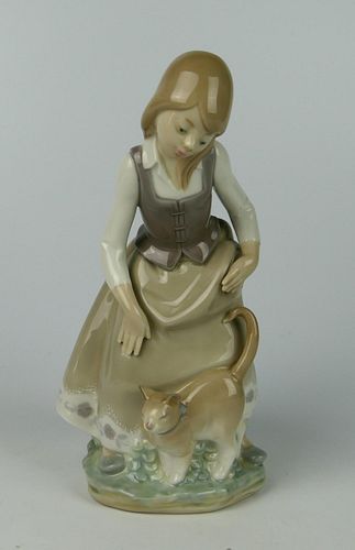 LLADRO PORCELAIN FIGURINE 8"GLOSSY

Condition: