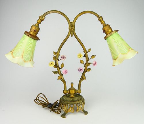 GILT METAL FLORAL LAMP W PULLED