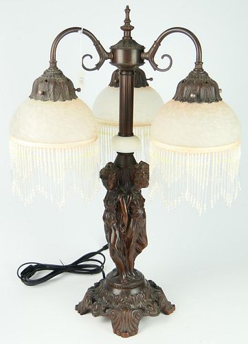 DECO STYLE LAMP WITH 3 SATIN SHADES.Features