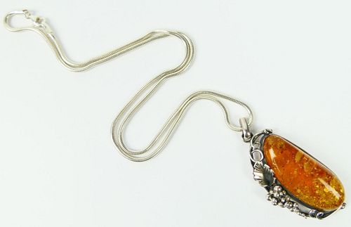 VINTAGE STERLING AND AMBER PENDENT 38bda6