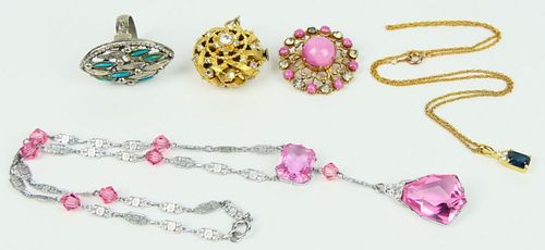 LOVELY LOT OF VINTAGE COSTUME JEWELRYTo