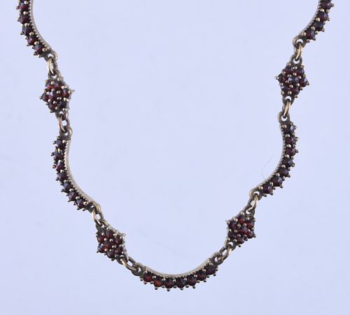 ANTIQUE GOLD AND GARNET NECKLACEAntique