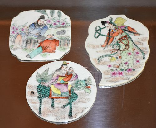 3 CHINESE 19TH C FAMILLE ROSE 389e3d